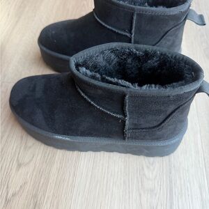 Olive And Kate Black Suede Ankle Boots with Fur Lining Size 7 1/2